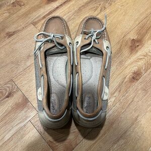 Women’s angelfish boat shoe